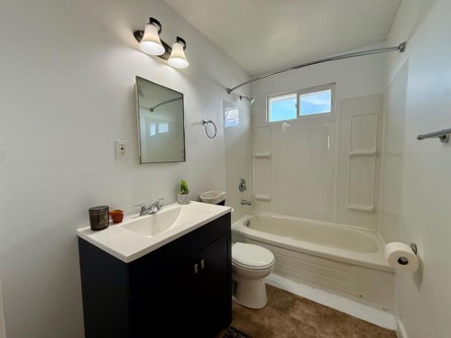 4643 52 Street, Rycroft, AB - Indoor Photo Showing Bathroom