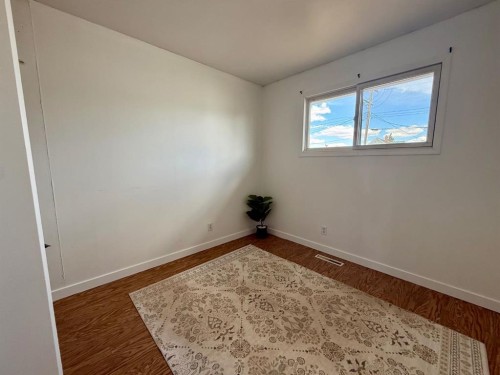 4643 52 Street, Rycroft, AB - Indoor Photo Showing Other Room