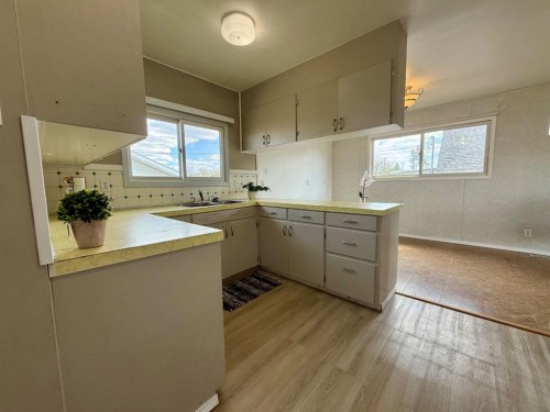 4643 52 Street, Rycroft, AB - Indoor Photo Showing Kitchen