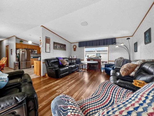 10202 Homestead Way, La Crete, AB - Indoor Photo Showing Living Room
