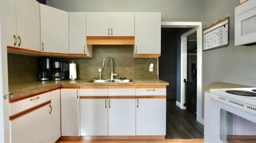 10122 106 Avenue, Peace River, AB 