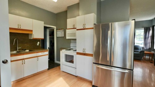 10122 106 Avenue, Peace River, AB 