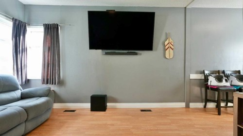 10122 106 Avenue, Peace River, AB 
