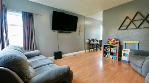 10122 106 Avenue, Peace River, AB 