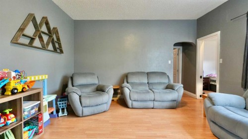 10122 106 Avenue, Peace River, AB 