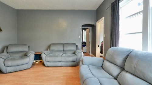 10122 106 Avenue, Peace River, AB 