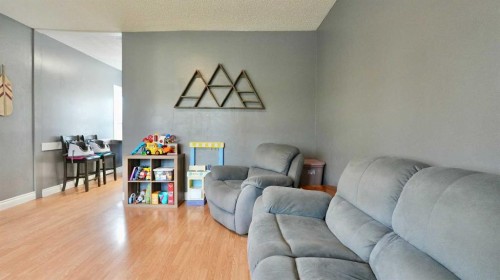 10122 106 Avenue, Peace River, AB 