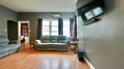 10122 106 Avenue, Peace River, AB 