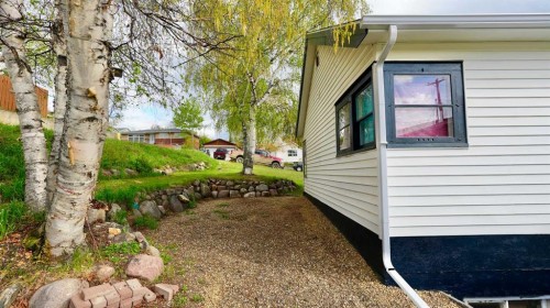10122 106 Avenue, Peace River, AB 