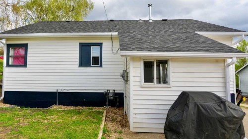 10122 106 Avenue, Peace River, AB 