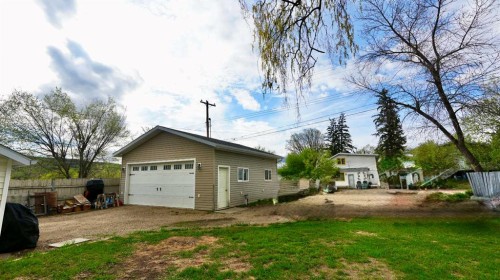 10122 106 Avenue, Peace River, AB 
