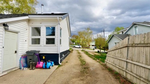 10122 106 Avenue, Peace River, AB 