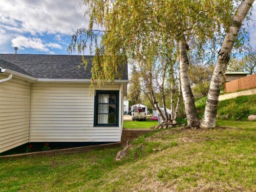 10122 106 Avenue, Peace River, AB 