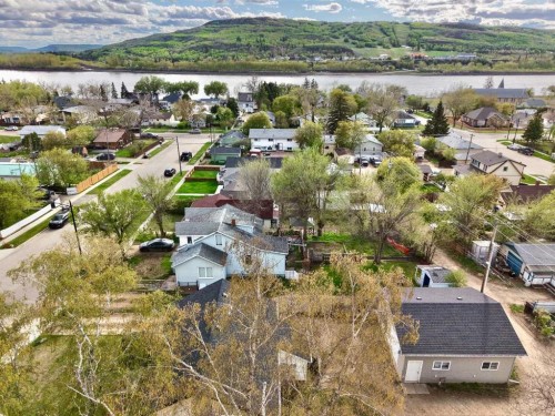10122 106 Avenue, Peace River, AB 