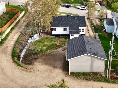 10122 106 Avenue, Peace River, AB 