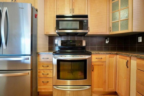 9618 80 Avenue, Peace River, AB - Indoor Photo Showing Kitchen