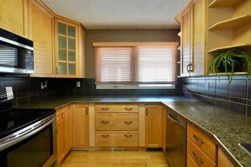 9618 80 Avenue, Peace River, AB - Indoor Photo Showing Kitchen