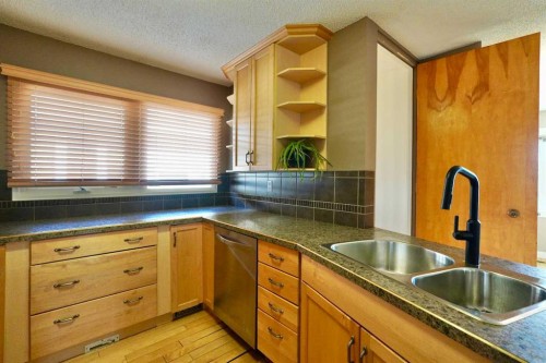 9618 80 Avenue, Peace River, AB - Indoor Photo Showing Kitchen With Double Sink