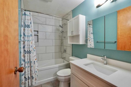 9618 80 Avenue, Peace River, AB - Indoor Photo Showing Bathroom