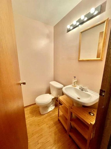 9618 80 Avenue, Peace River, AB - Indoor Photo Showing Bathroom