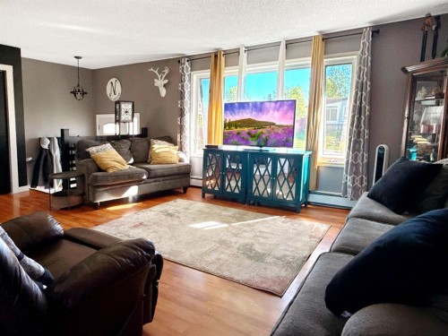 11002 Hoppe Avenue, Grande Cache, AB - Indoor Photo Showing Living Room