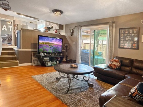 11002 Hoppe Avenue, Grande Cache, AB - Indoor Photo Showing Living Room