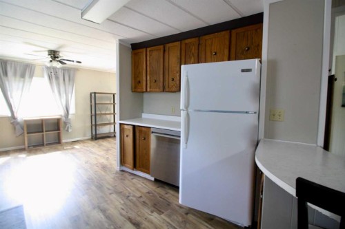 10306 101 Avenue, High Level, AB - Indoor Photo Showing Kitchen