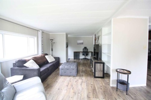 10306 101 Avenue, High Level, AB - Indoor Photo Showing Living Room