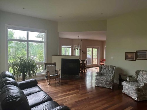 5603 Gordon Lane, Valleyview, AB - Indoor Photo Showing Living Room