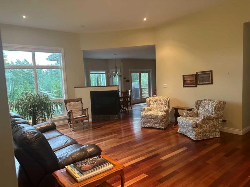 5603 Gordon Lane, Valleyview, AB - Indoor Photo Showing Living Room
