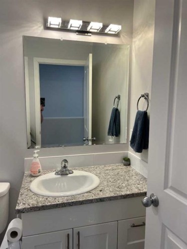 826 3Rd Avenue, Beaverlodge, AB - Indoor Photo Showing Bathroom
