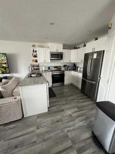 826 3Rd Avenue, Beaverlodge, AB - Indoor Photo Showing Kitchen