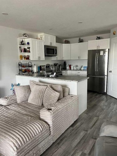 826 3Rd Avenue, Beaverlodge, AB - Indoor Photo Showing Kitchen