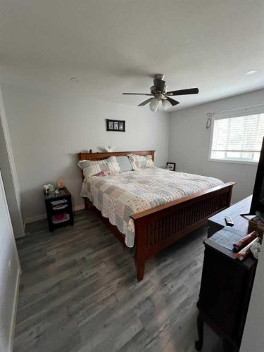 826 3Rd Avenue, Beaverlodge, AB - Indoor Photo Showing Bedroom