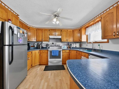 107078 Range Road 144, Rural Mackenzie County, AB - Indoor Photo Showing Kitchen
