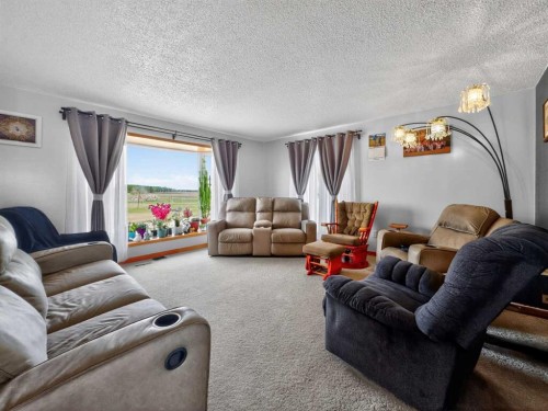 107078 Range Road 144, Rural Mackenzie County, AB - Indoor Photo Showing Living Room
