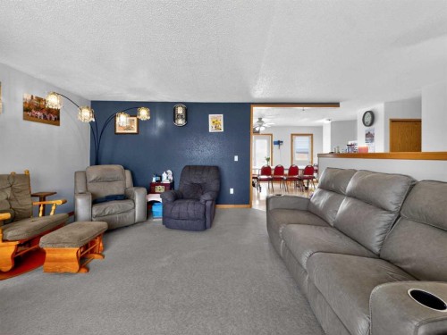 107078 Range Road 144, Rural Mackenzie County, AB - Indoor Photo Showing Living Room