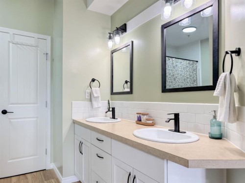 216-160 Moberly Road, Grande Cache, AB - Indoor Photo Showing Bathroom