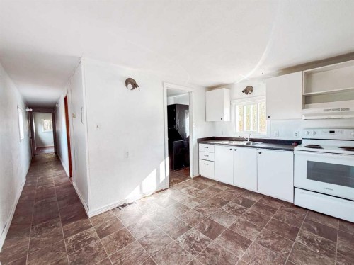 30010B 765 Township, Peoria, AB - Indoor Photo Showing Kitchen With Double Sink