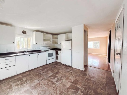 30010B 765 Township, Peoria, AB - Indoor Photo Showing Kitchen
