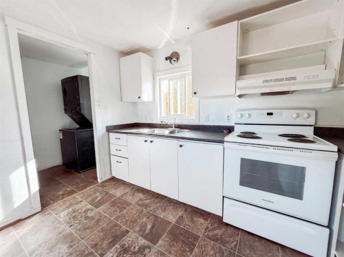 30010B 765 Township, Peoria, AB - Indoor Photo Showing Kitchen