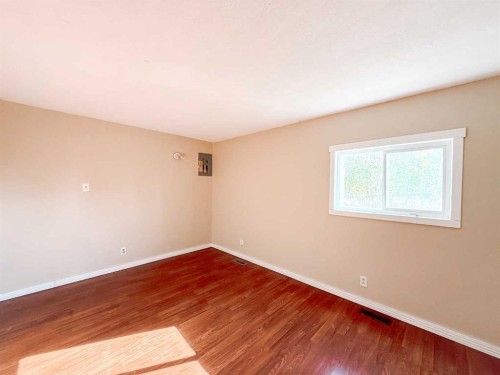 30010B 765 Township, Peoria, AB - Indoor Photo Showing Other Room