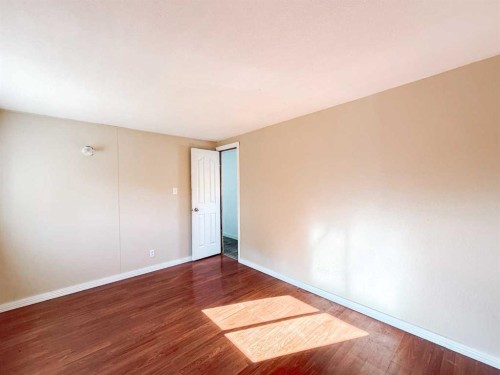 30010B 765 Township, Peoria, AB - Indoor Photo Showing Other Room