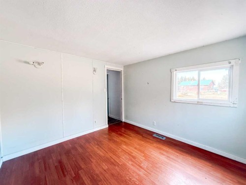 30010B 765 Township, Peoria, AB - Indoor Photo Showing Other Room