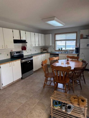 5311 50 Avenue, Grimshaw, AB - Indoor