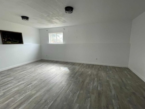 12 Bison Crescent, High Level, AB - Indoor Photo Showing Other Room