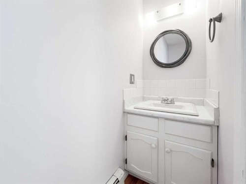 107 4 Avenue Sw, Falher, AB - Indoor Photo Showing Bathroom