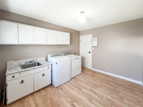 107 4 Avenue Sw, Falher, AB - Indoor Photo Showing Laundry Room