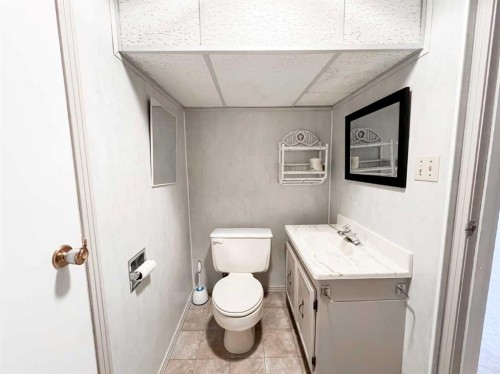 107 4 Avenue Sw, Falher, AB - Indoor Photo Showing Bathroom