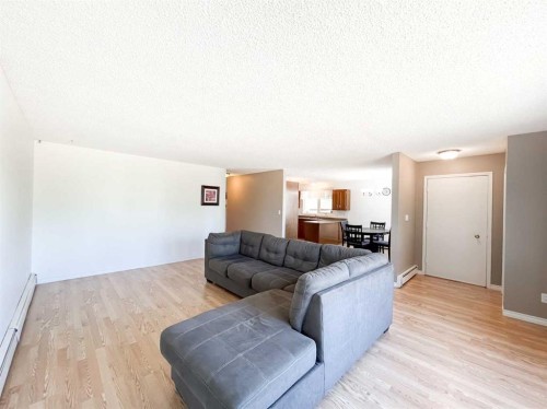 107 4 Avenue Sw, Falher, AB - Indoor Photo Showing Living Room